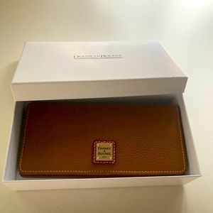 Dooney & Bourke NEW in Box Quality Pebble Grain Leather Wallet